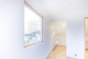 窓の冷気を抑えるには？寒い1、2月を耐える家