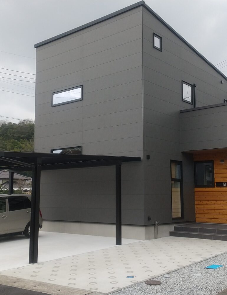 グレーに灯るぬくもり